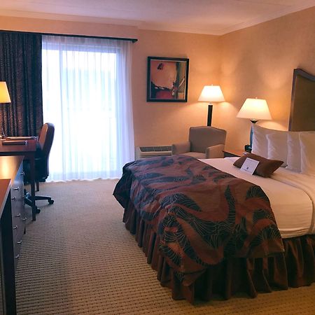 Best Western Plus Oswego Hotel And Conference Center Екстериор снимка