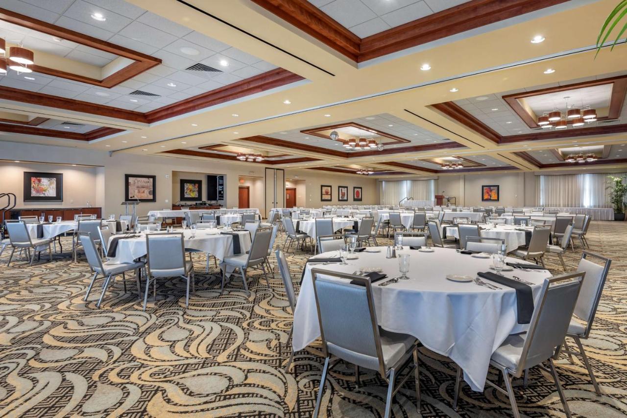 Best Western Plus Oswego Hotel And Conference Center Екстериор снимка