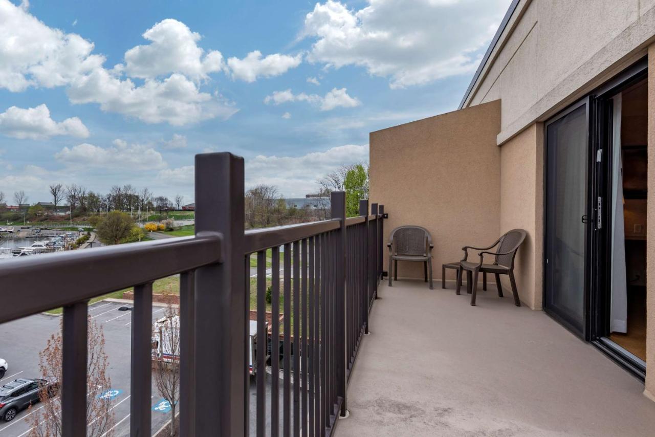 Best Western Plus Oswego Hotel And Conference Center Екстериор снимка