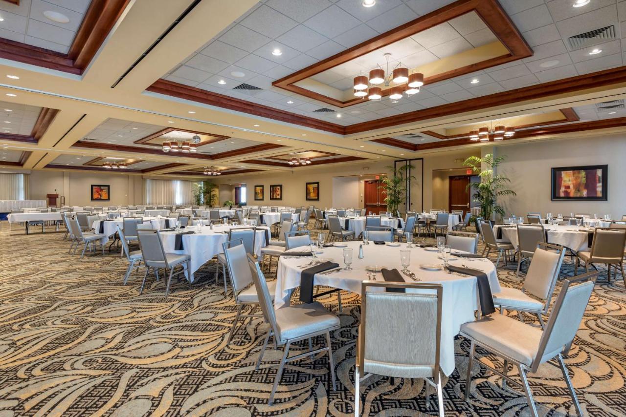 Best Western Plus Oswego Hotel And Conference Center Екстериор снимка