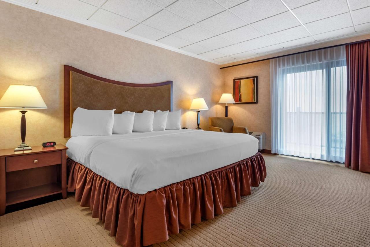 Best Western Plus Oswego Hotel And Conference Center Екстериор снимка