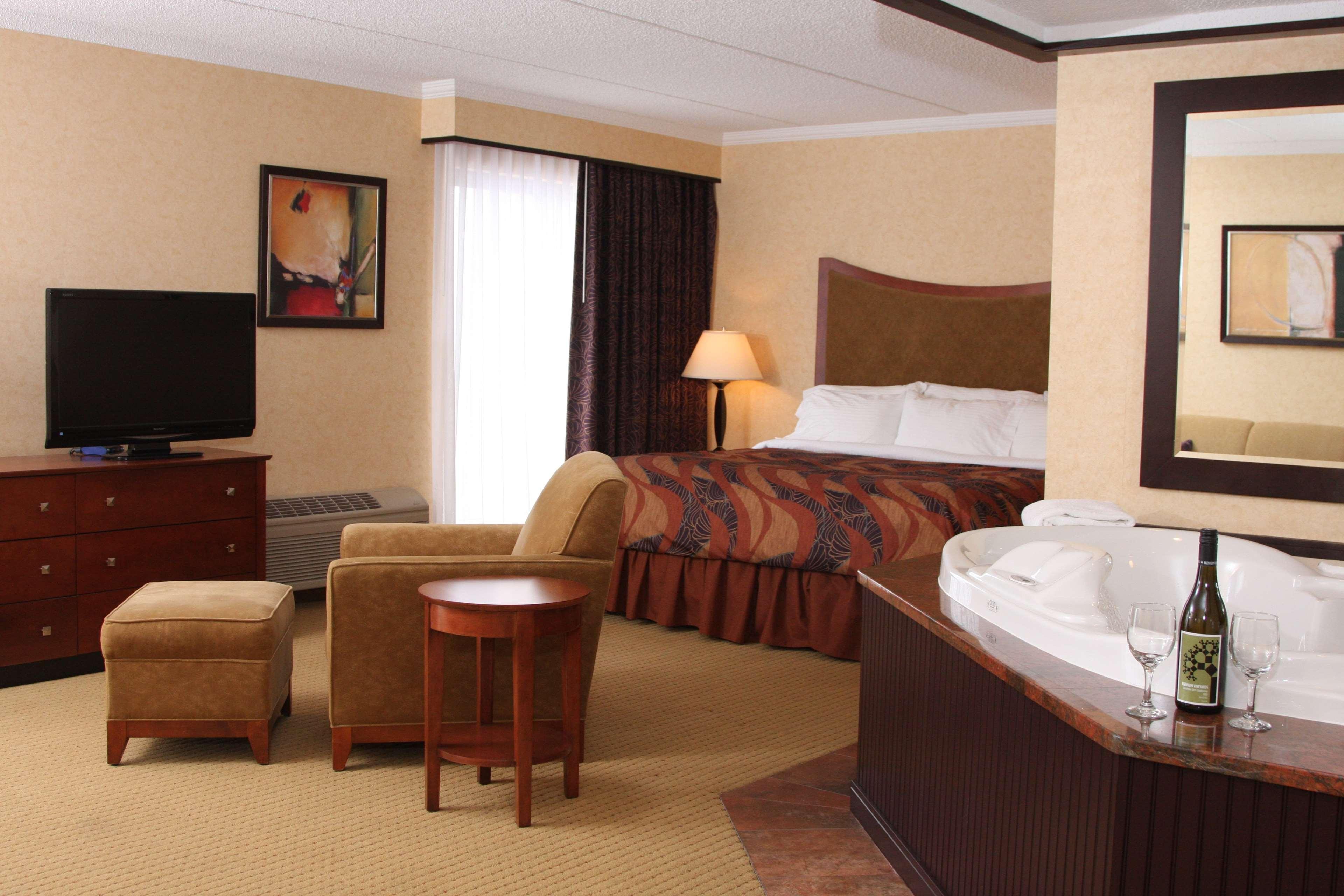 Best Western Plus Oswego Hotel And Conference Center Екстериор снимка
