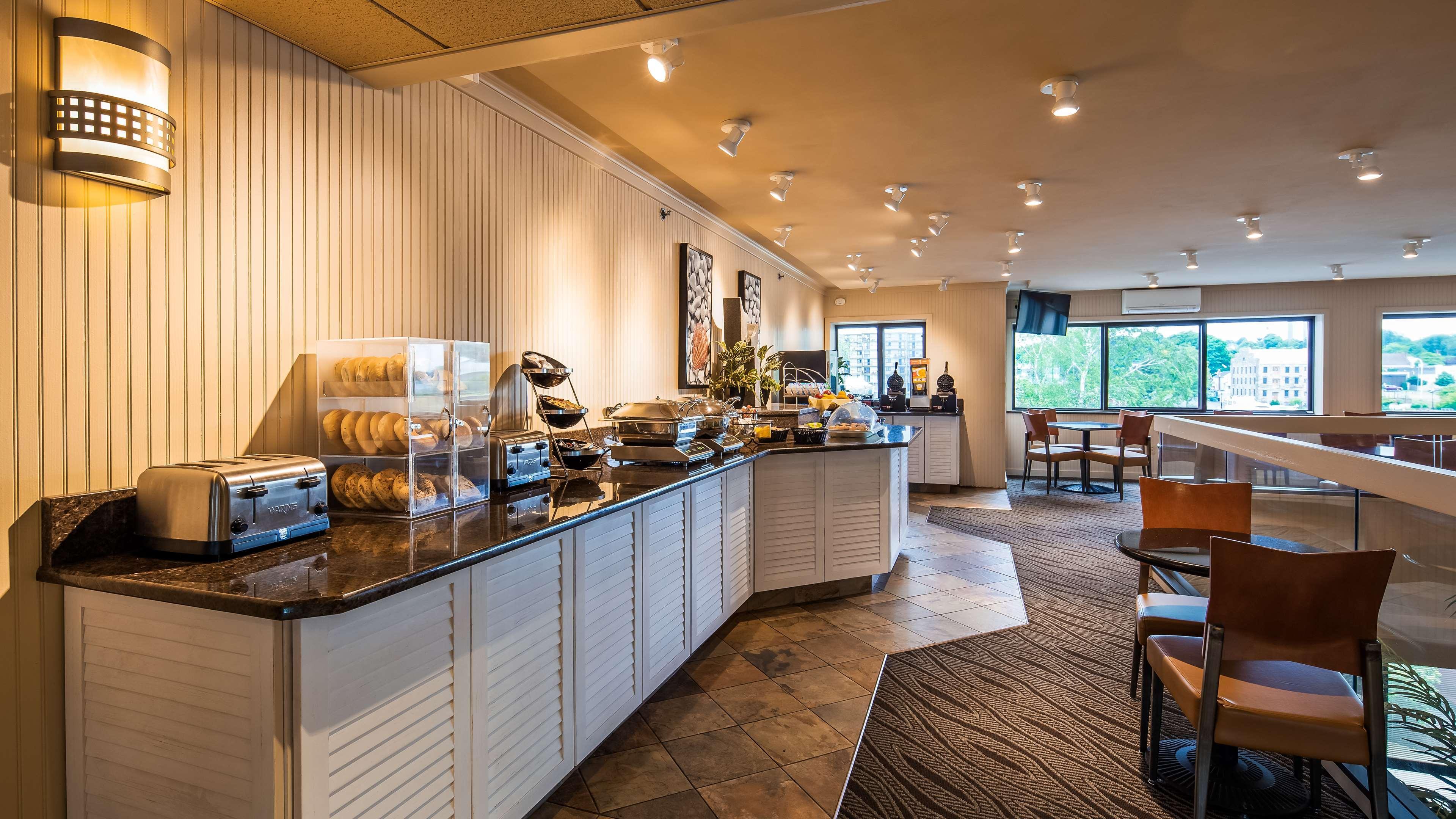 Best Western Plus Oswego Hotel And Conference Center Екстериор снимка